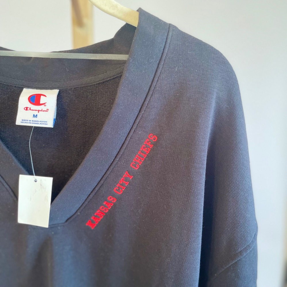 Champion Kansas City Chiefs V-Neck Oversized Sweatshirt Black‎ NFL Women Medium - Picture 2 of 7
